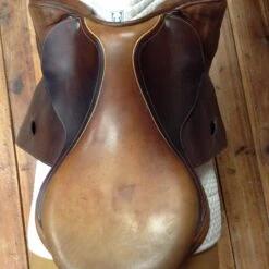 Luc Childeric Jump Saddle 17" -Riding Apparel Store IMG 4067