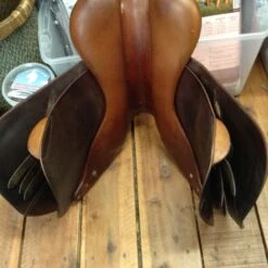 Luc Childeric Jump Saddle 17" -Riding Apparel Store IMG 4074
