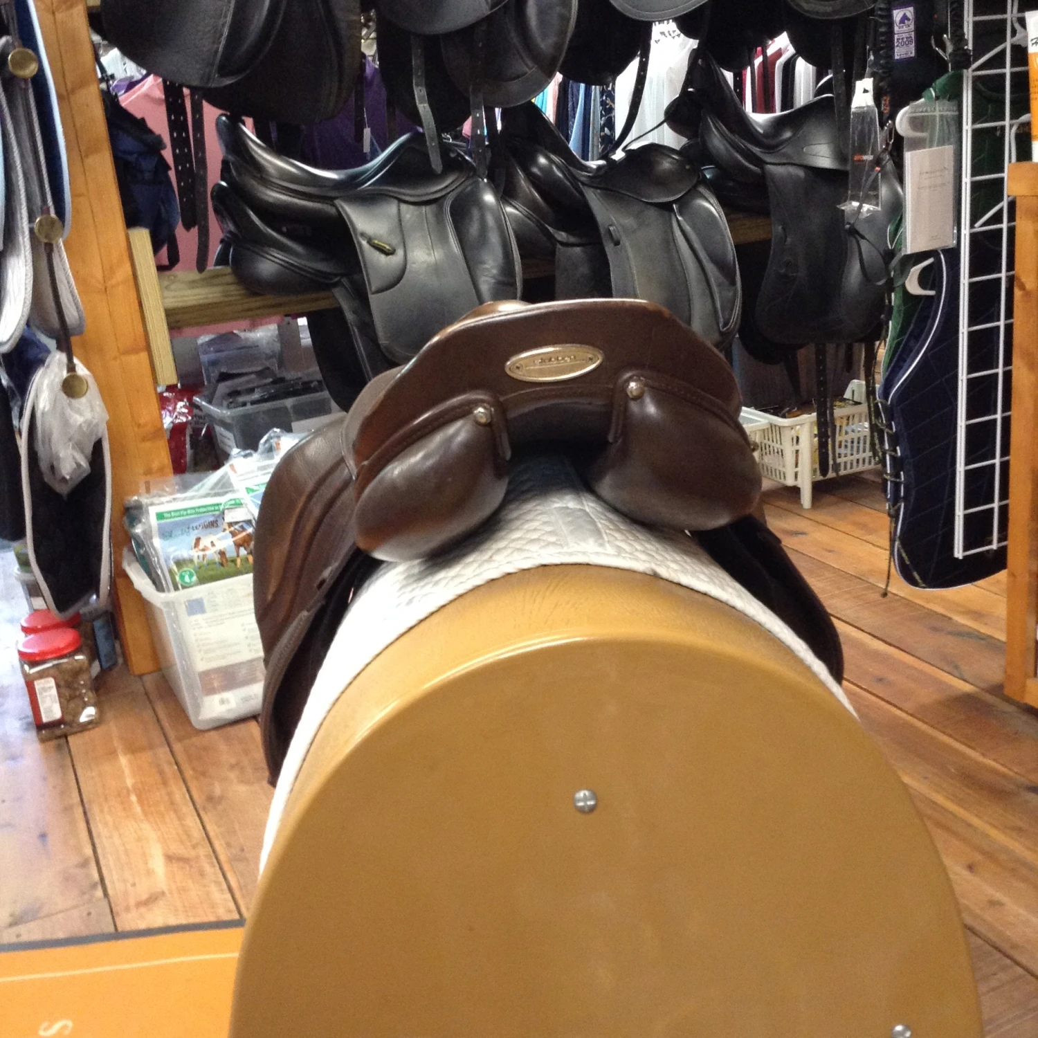 Stubben Roxane Jump Saddle - 17.5" 6 Stubben Roxane Jump Saddle - 17.5" - Image 4