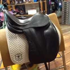 Bruno Delgrange Dressage Saddle - 18" -Riding Apparel Store IMG 4346