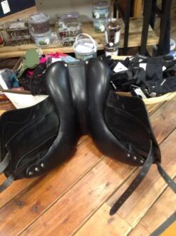 CWD SEO5 2015 Dressage Saddle - 18" -Riding Apparel Store IMG 4428