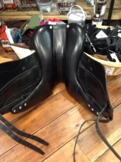 CWD SEO5 2017 Dressage Saddle - 18" -Riding Apparel Store IMG 4435