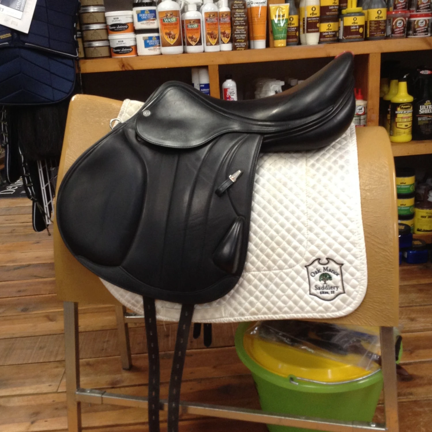 Equipe EK-26 Monoflap Jump Saddle- 17.5" 3 Equipe EK-26 Monoflap Jump Saddle- 17.5"