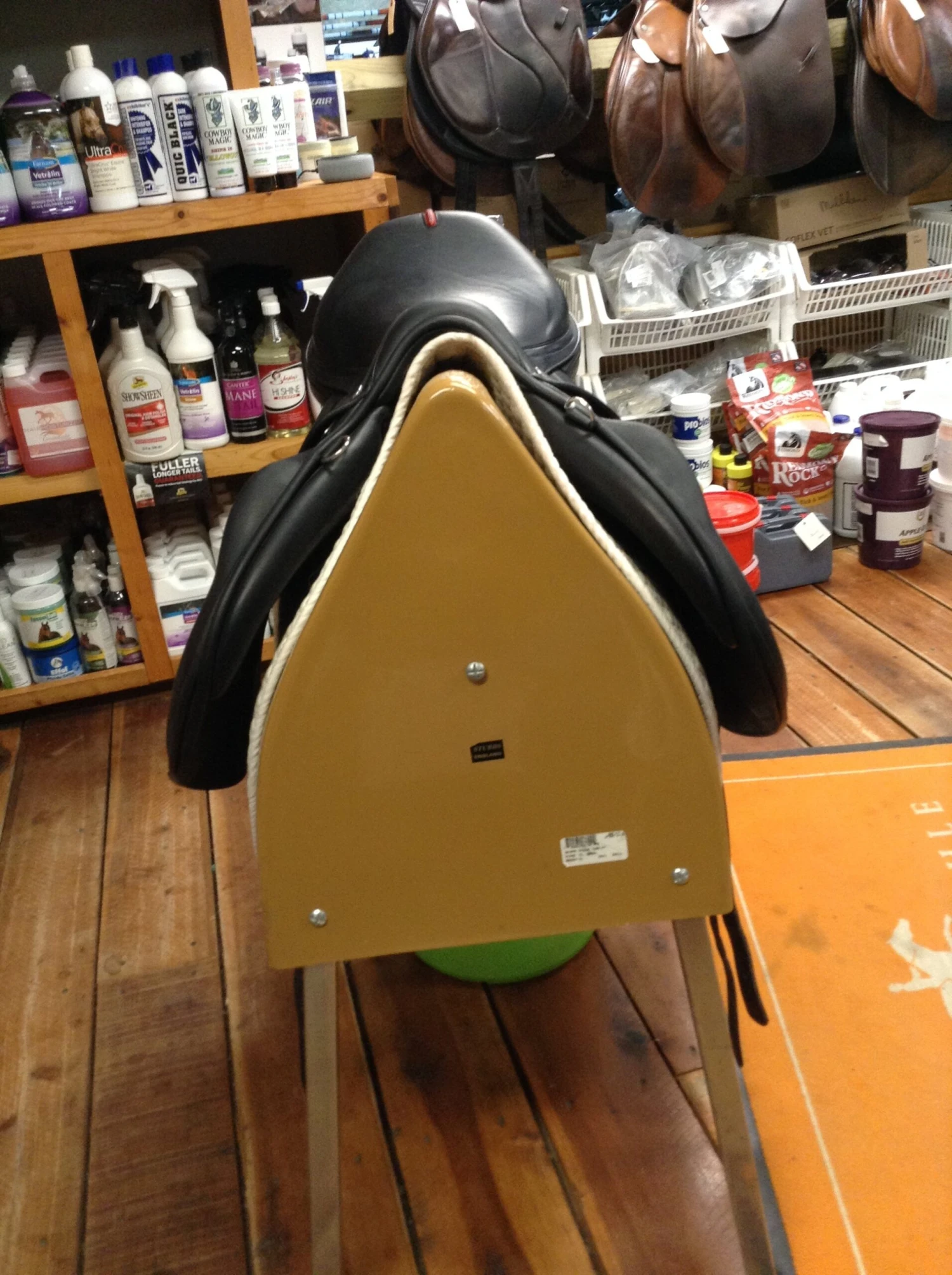 Equipe EK-26 Monoflap Jump Saddle- 17.5" 5 Equipe EK-26 Monoflap Jump Saddle- 17.5" - Image 3