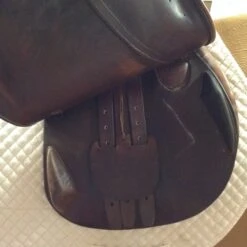 SOLD - 2002 Antares Jump Saddle 17" -Riding Apparel Store IMG 4678