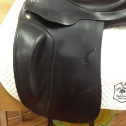 Prestige Dressage Saddle - 18" -Riding Apparel Store IMG 4786