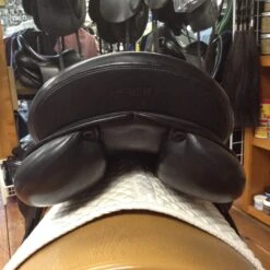 Prestige Dressage Saddle - 18" -Riding Apparel Store IMG 4795