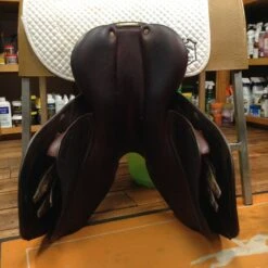 2013 CWD Close Contact Jump Saddle -17" 31 2013 CWD Close Contact Jump Saddle -17" -Riding Apparel Store IMG 4869