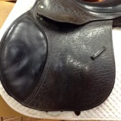 County Solution Jump Saddle - 17.5" -Riding Apparel Store IMG 4940