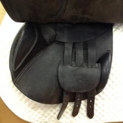County Solution Jump Saddle - 17.5" -Riding Apparel Store IMG 4941
