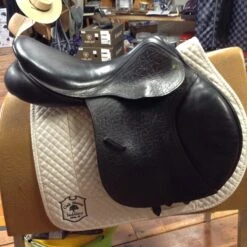 County Solution Jump Saddle - 17.5" -Riding Apparel Store IMG 4945