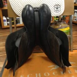 County Solution Jump Saddle - 17.5" -Riding Apparel Store IMG 4952
