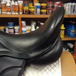 George Gullikson Dressage Saddle - 17.5" -Riding Apparel Store IMG 4990