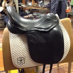 George Gullikson Dressage Saddle - 17.5" -Riding Apparel Store IMG 4996