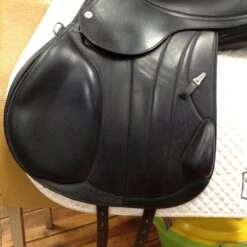 Equipe EK-GO Jump Saddle - 17.5" 21 Equipe EK-GO Jump Saddle - 17.5" -Riding Apparel Store IMG 5057