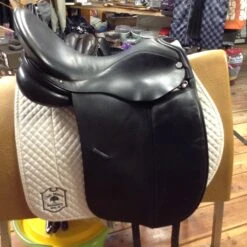 Albion Platinum Ultima Dressage Saddle - 17.5" -Riding Apparel Store IMG 5079