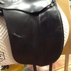 Albion Platinum Ultima Dressage Saddle - 17.5" -Riding Apparel Store IMG 5082