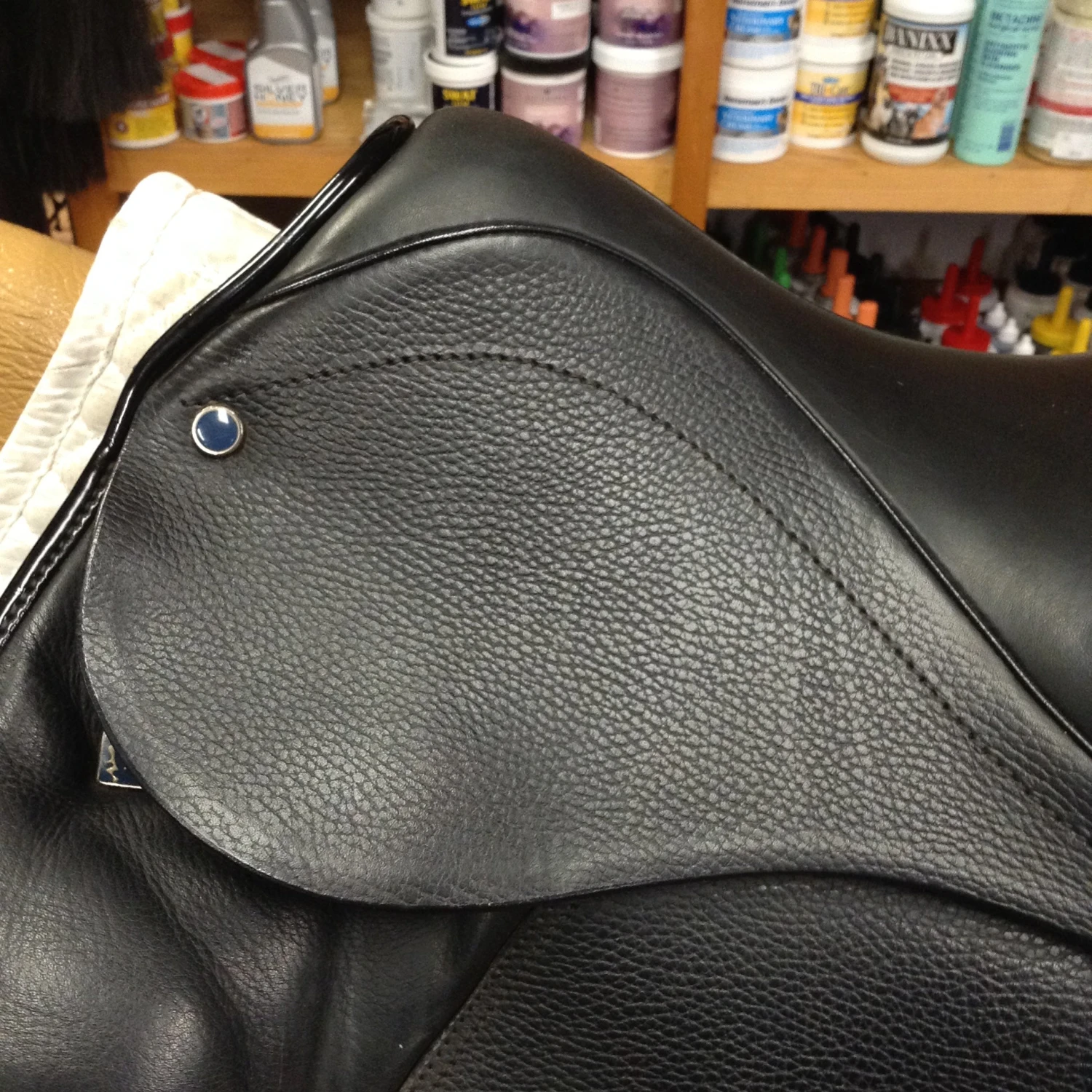 Stubben D Euphoria Dressage Saddle - 17" 4 Stubben D Euphoria Dressage Saddle - 17" - Image 2
