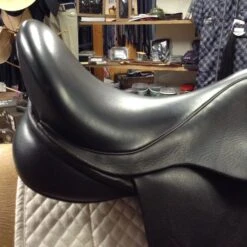 Black Country Eloquence Dressage Saddle - 17.5" -Riding Apparel Store IMG 5113