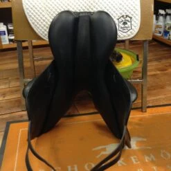 2012 Devoucoux Chiberta Monoflap - 18" 31 2012 Devoucoux Chiberta Monoflap - 18" -Riding Apparel Store IMG 5133