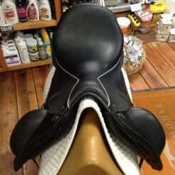 SOLD - Custom Saddlery Wolfgang Solo Dressage Saddle - 18" 23 SOLD - Custom Saddlery Wolfgang Solo Dressage Saddle - 18" -Riding Apparel Store IMG 5141