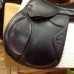 SOLD M Toulouse Premia Jump Saddle - 18" 20 SOLD M Toulouse Premia Jump Saddle - 18" -Riding Apparel Store IMG 5156