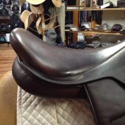 SOLD M Toulouse Premia Jump Saddle - 18" 27 SOLD M Toulouse Premia Jump Saddle - 18" -Riding Apparel Store IMG 5163