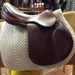 Equipe Expression Jump Saddle - 17.5" -Riding Apparel Store image 1752ad65 b635 4b13 b7d1 07158ee8761e