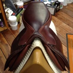 Equipe Expression Jump Saddle - 17.5" -Riding Apparel Store image 25c82224 5c9f 4c33 94f2 024f1bb3f0d7