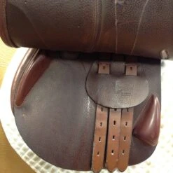 Equipe Expression Jump Saddle - 17.5" -Riding Apparel Store image 38c15b29 7c5d 4fa4 ab91 67da33a8f6b5